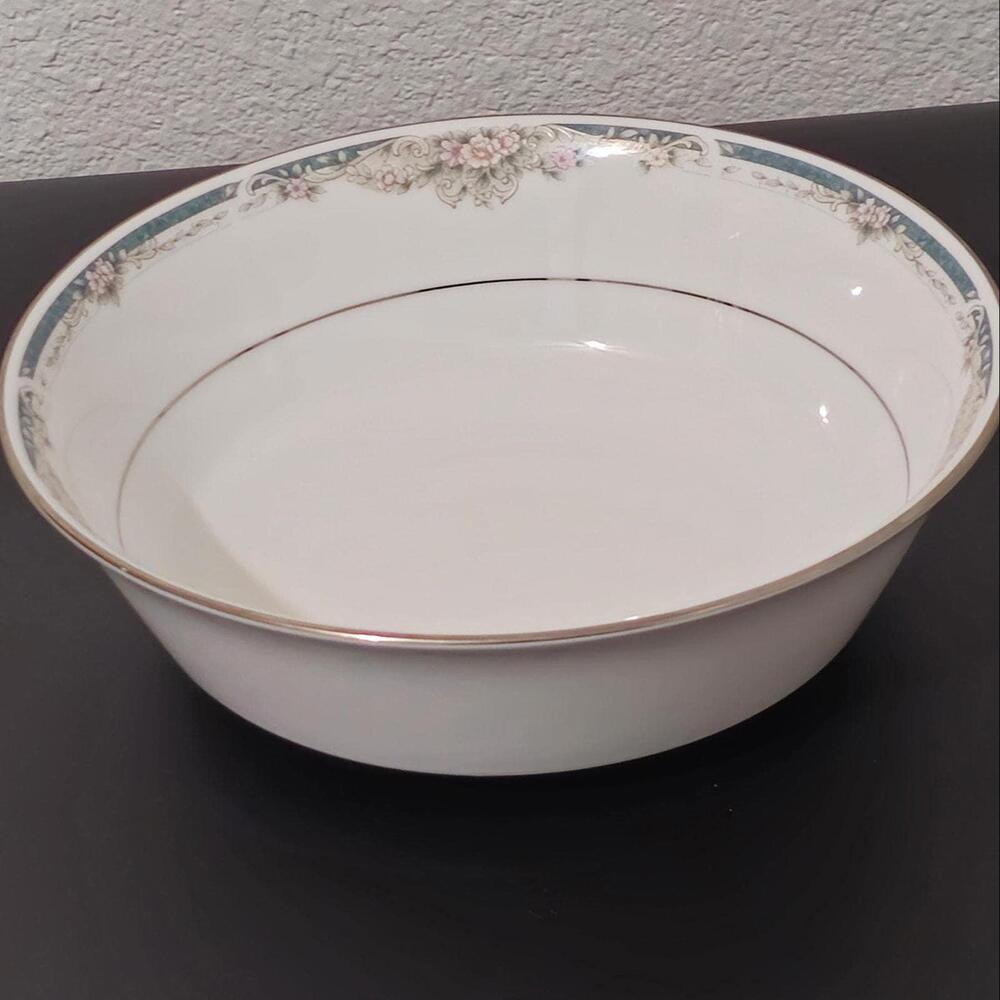 Vintage  9" Round Vegetable Bowl with Floral Trim  Enhancement by‎ NORITAKE